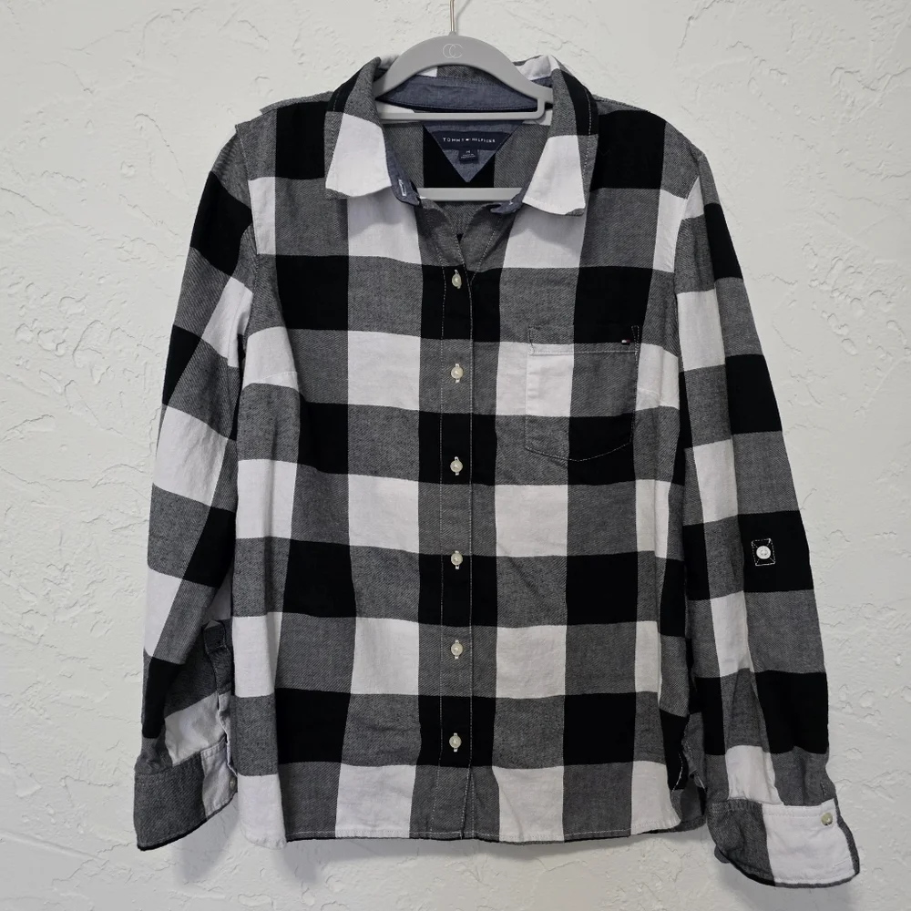 Tommy Hilfiger Black And White Plaid Top Size Medium - Picture 2 of 11